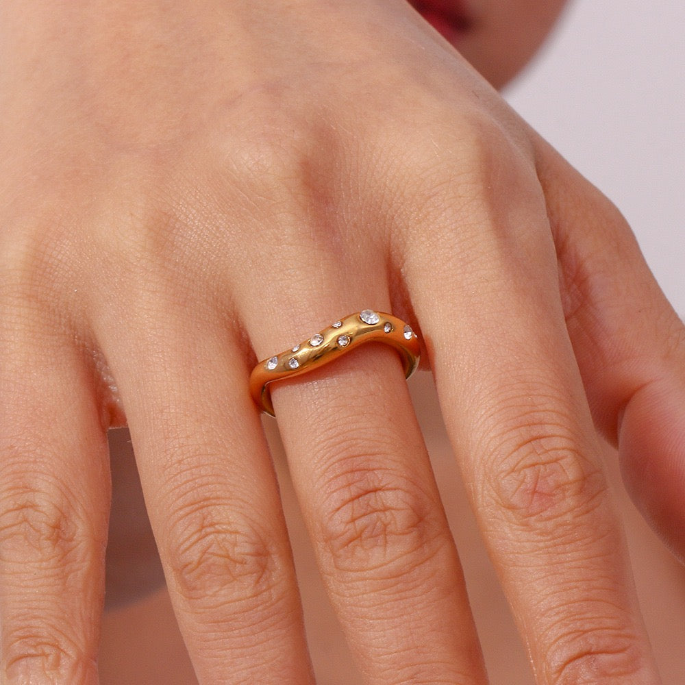 Curve ring