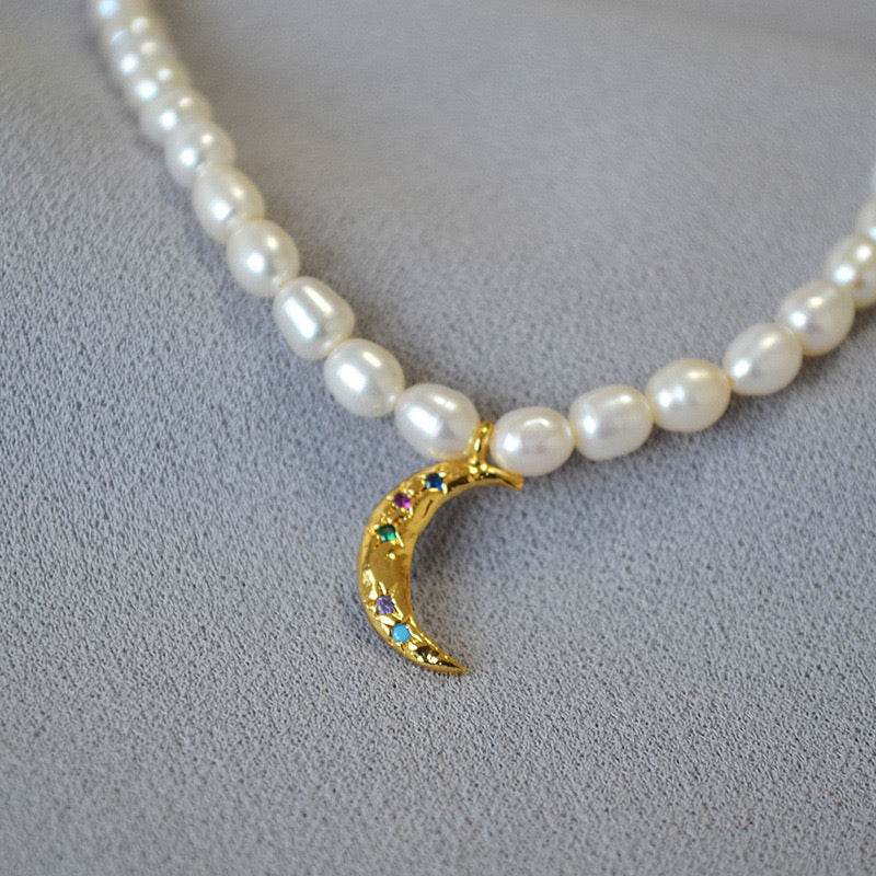 New moon pearl necklace