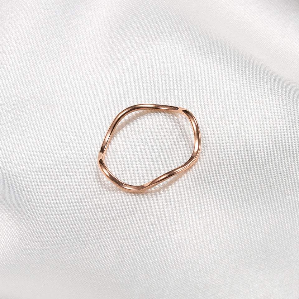 Wavy ring