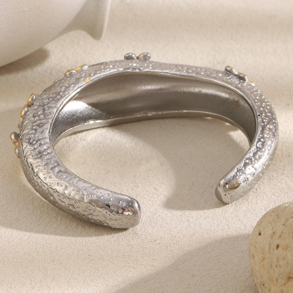 Daliah flower bangle