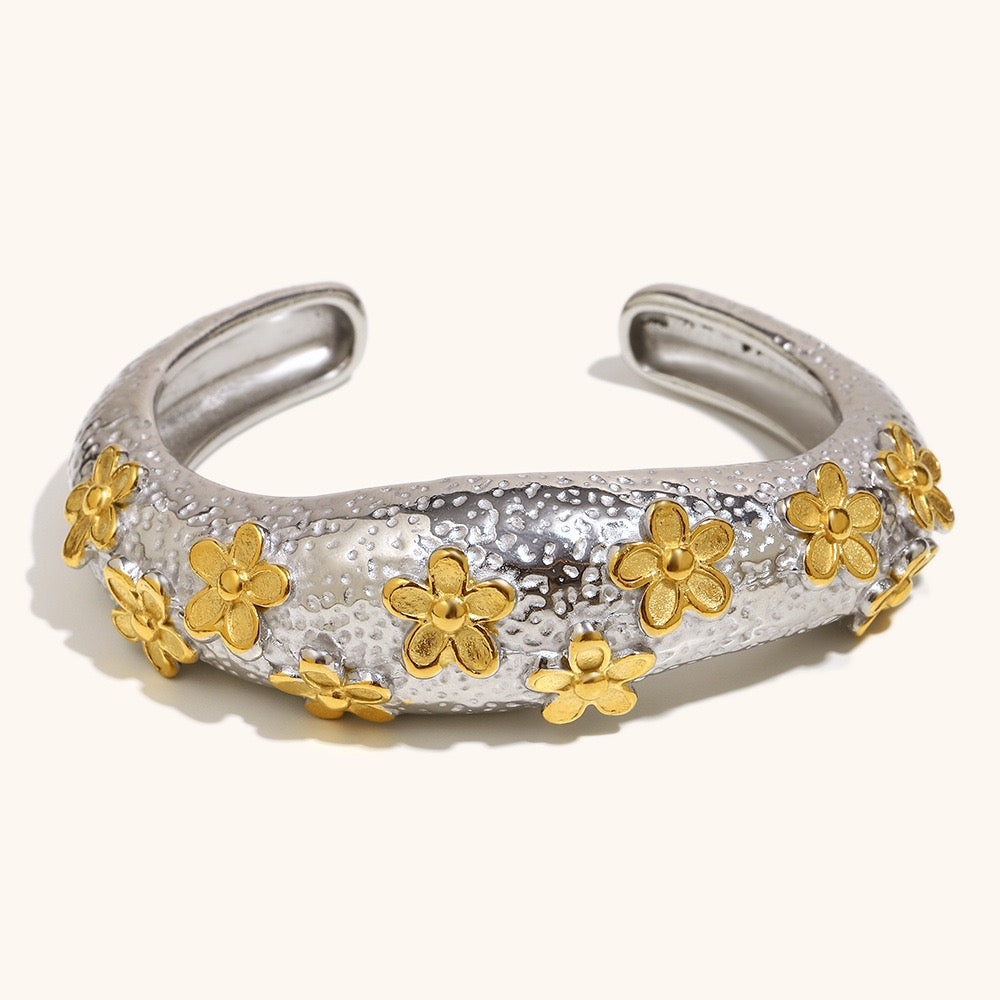 Daliah flower bangle