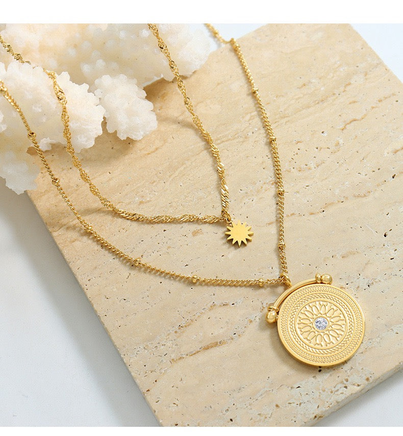 Double layer wheel necklace