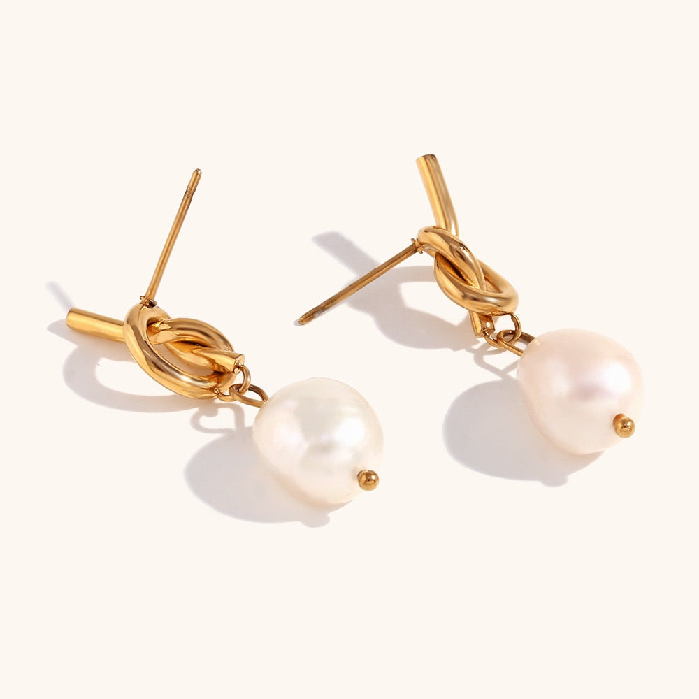 Knots pearl earrings