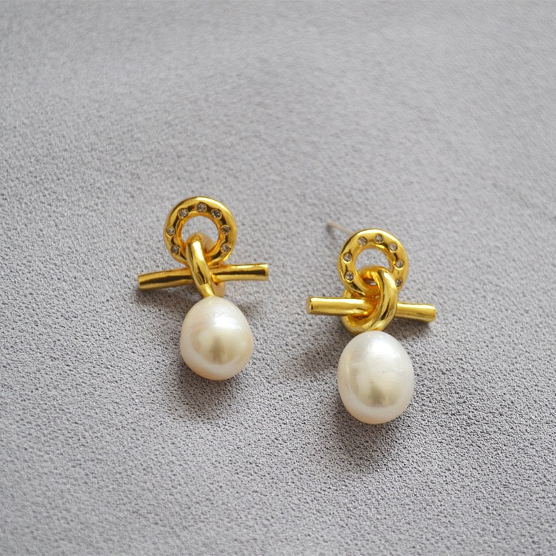 Infinity pearl earrings