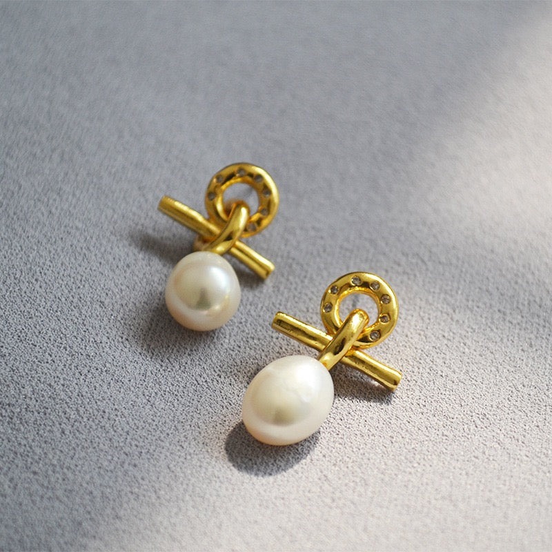 Infinity pearl earrings