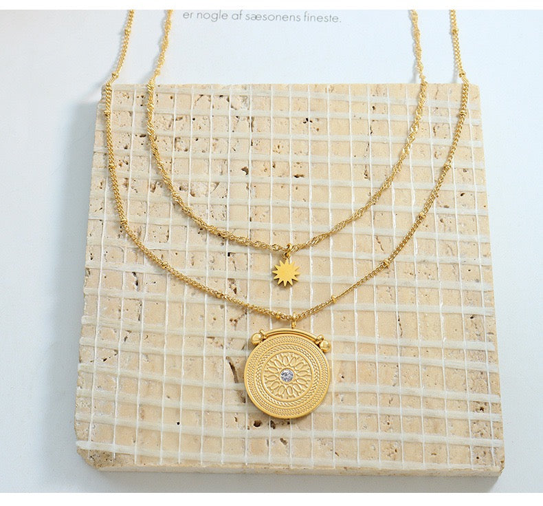 Double layer wheel necklace