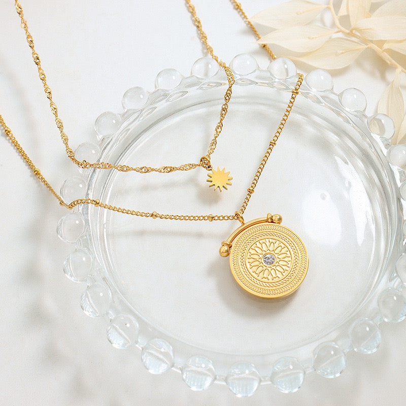 Double layer wheel necklace