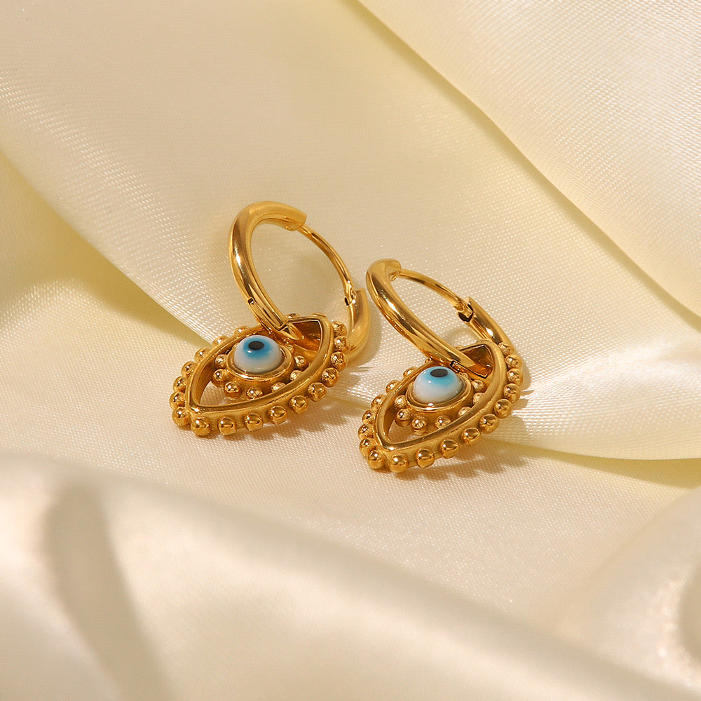 Blue eyes hoops