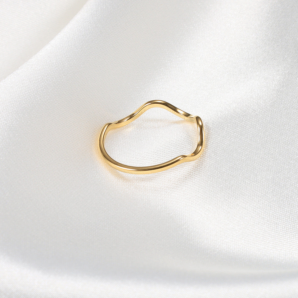 Wavy ring