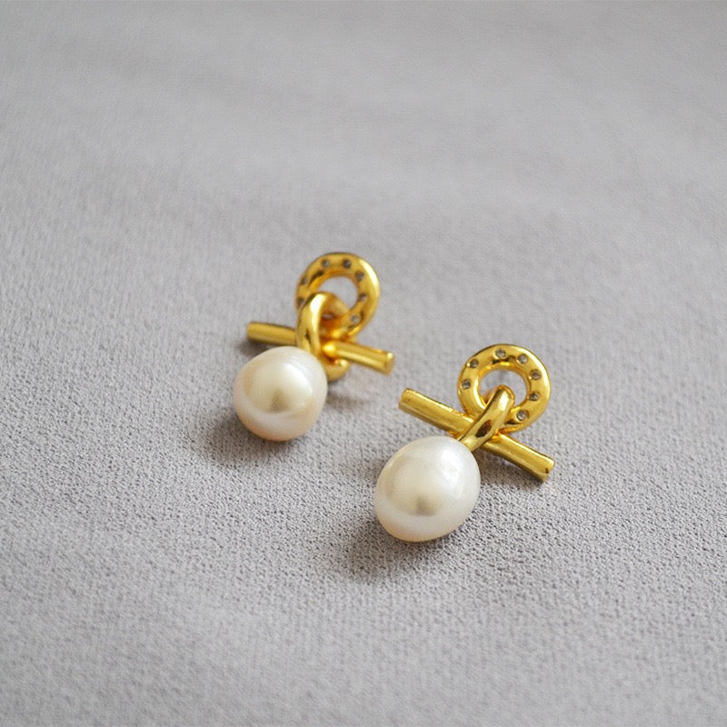 Infinity pearl earrings