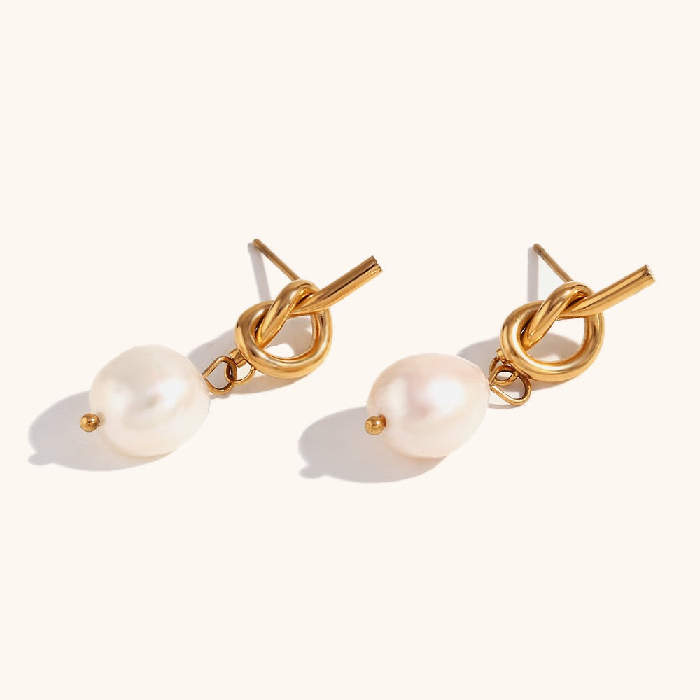 Knots pearl earrings