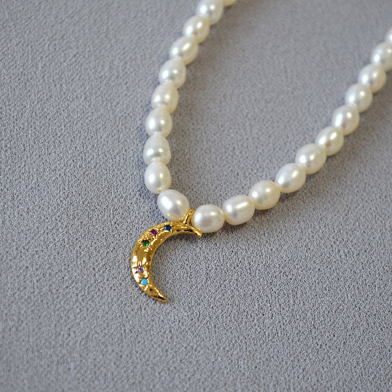 New moon pearl necklace