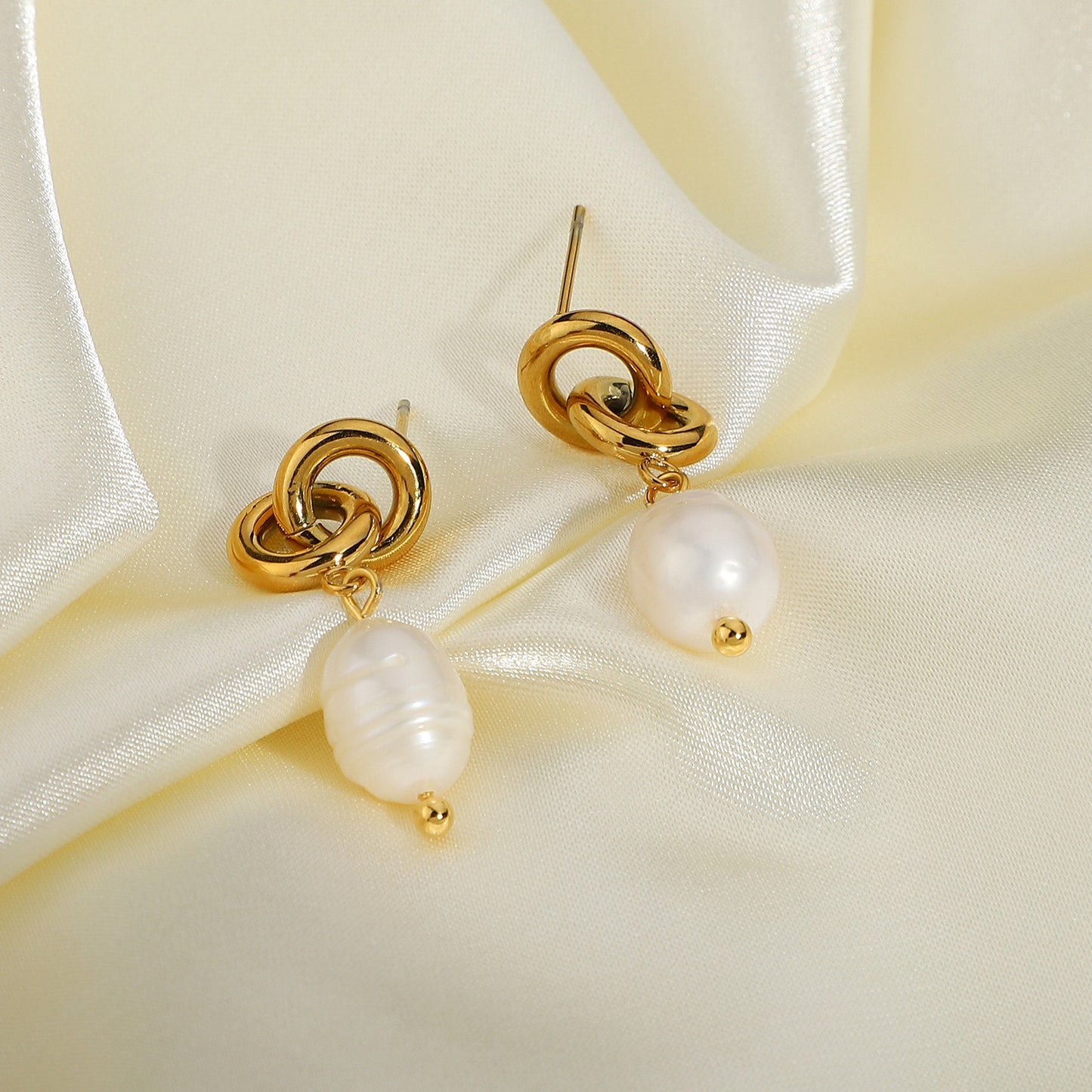 Little knots freshwater pearls earrings