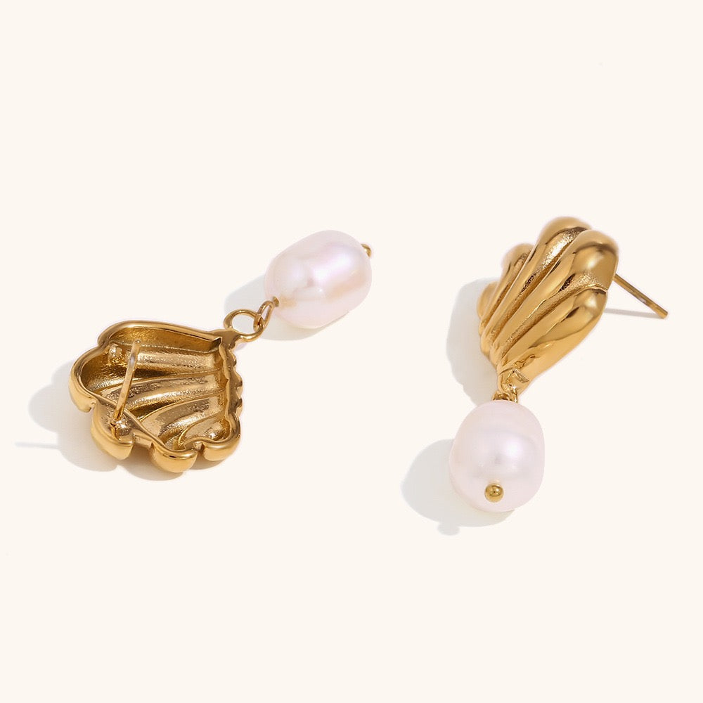 Wave pearl earrings