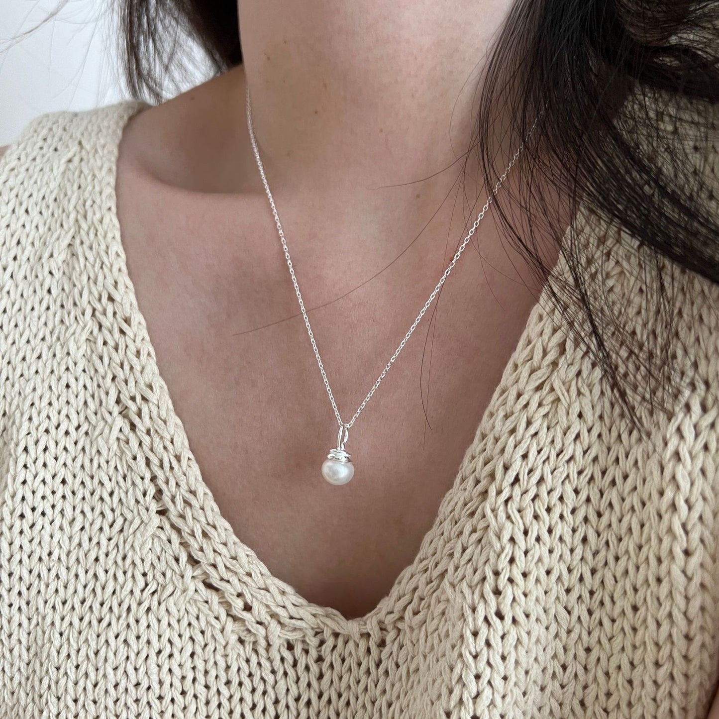 Light bulb silver necklace