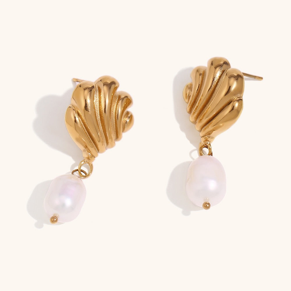 Wave pearl earrings