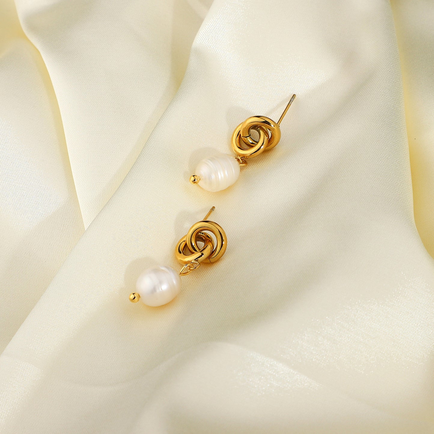 Little knots freshwater pearls earrings