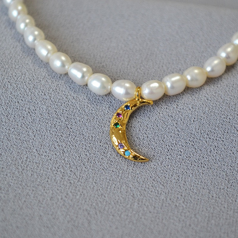 New moon pearl necklace