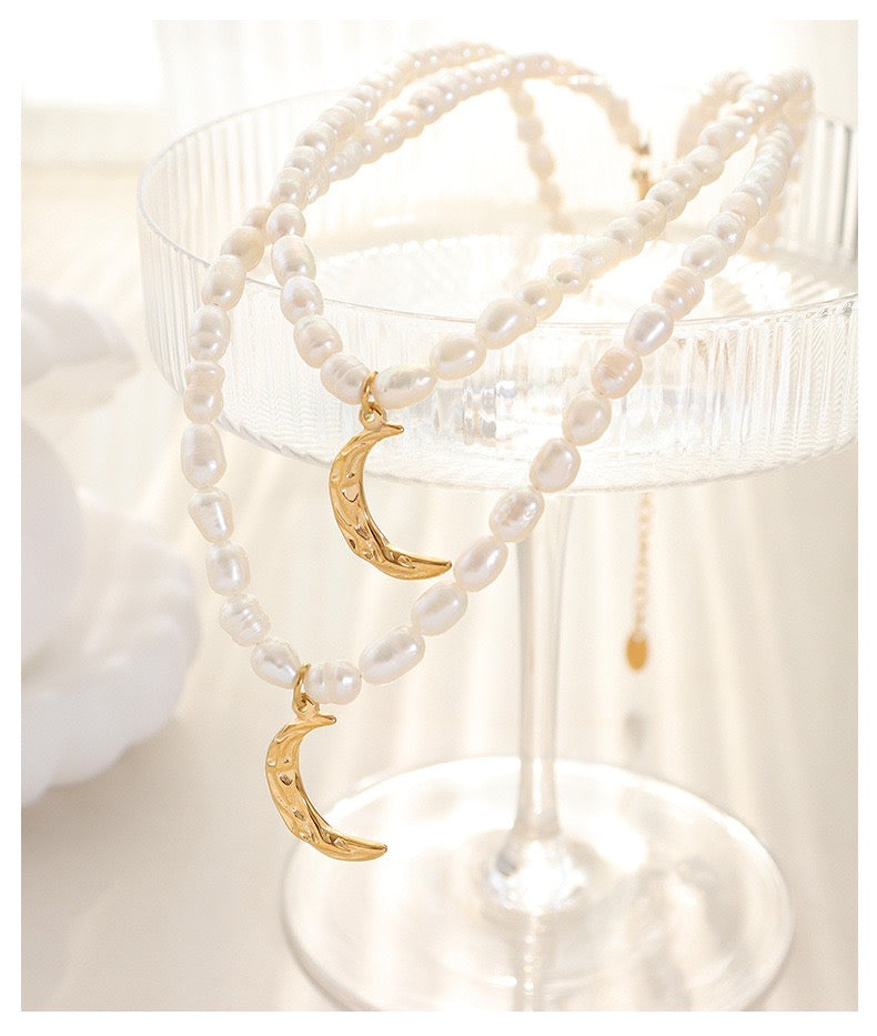 New moon freshwater pearls necklace