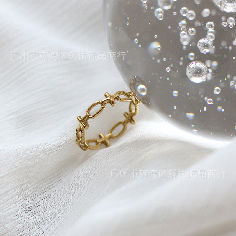 Cross oval rings