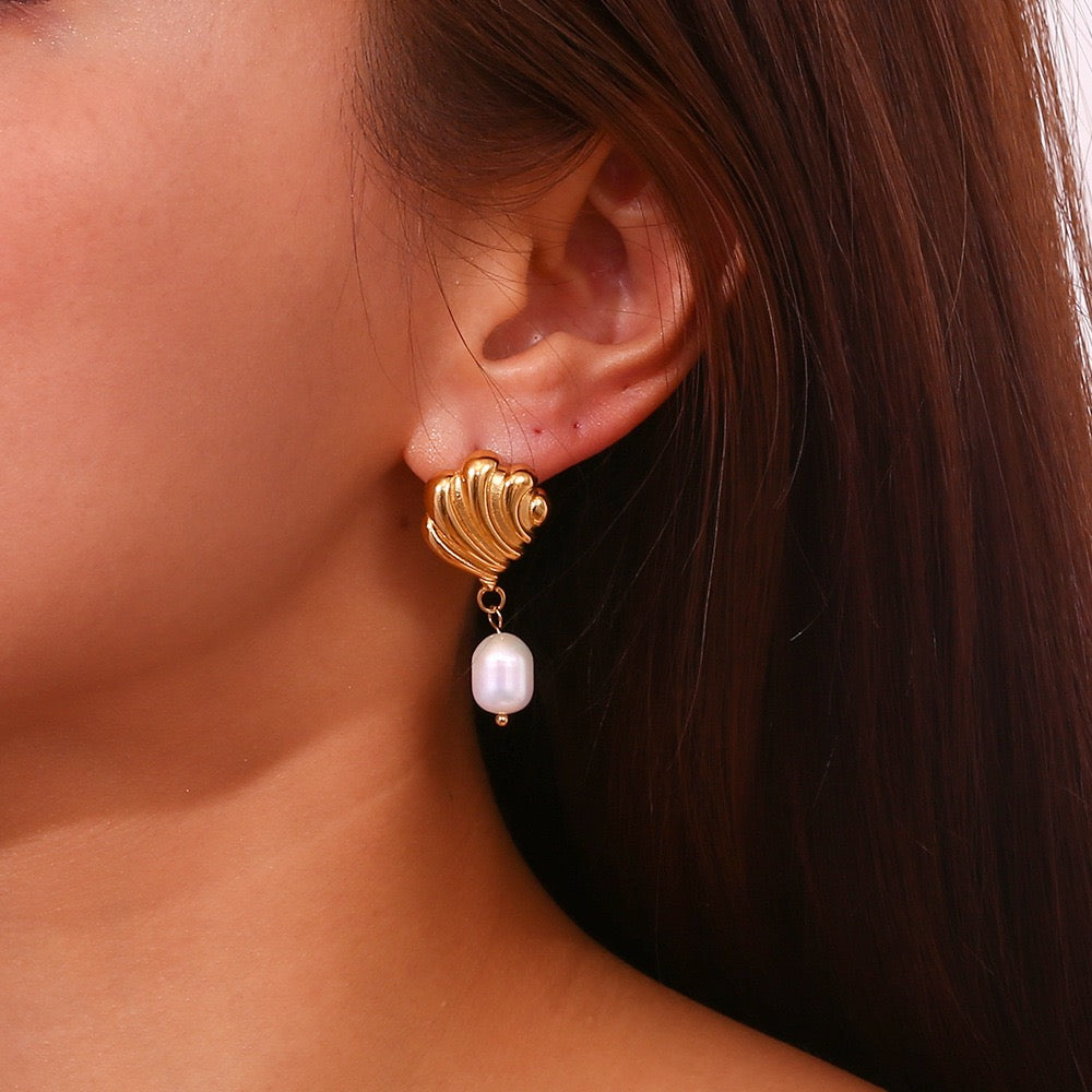 Wave pearl earrings