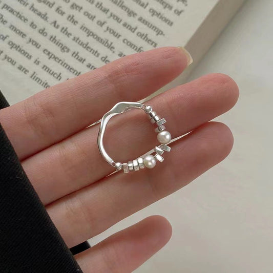 Silver strechy pearl ring