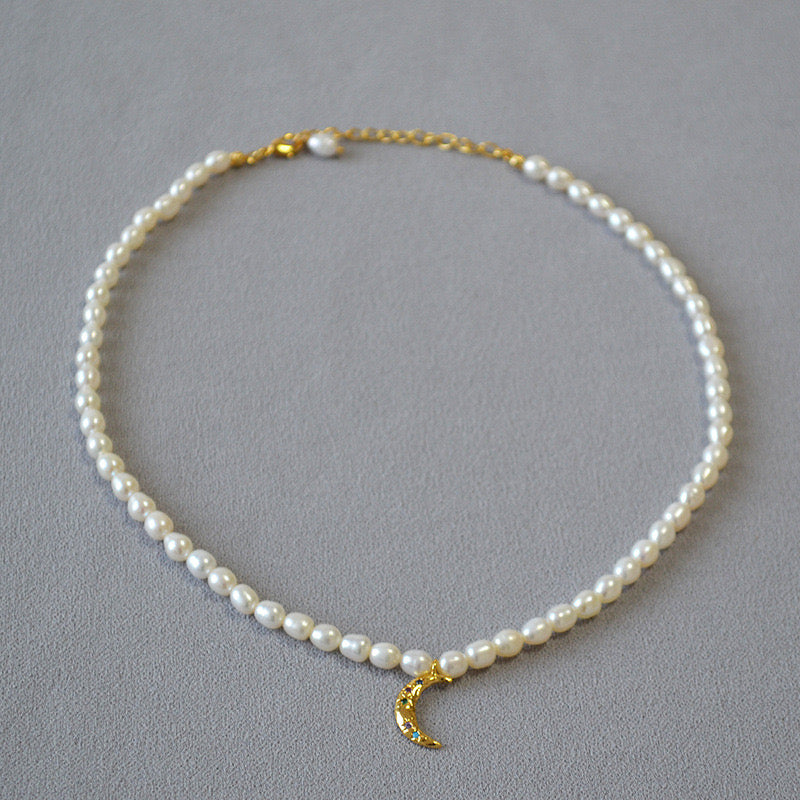 New moon pearl necklace