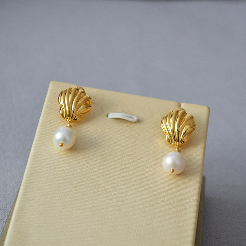 Seashell pearl earrings