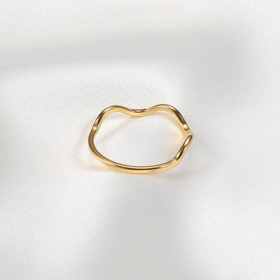 Wavy ring