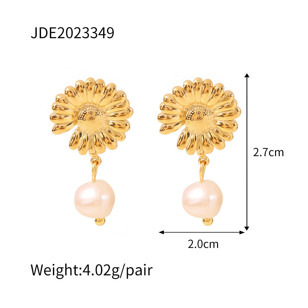 Daisy pearl earrings