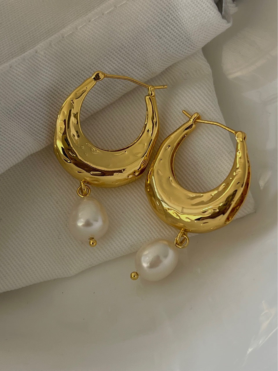 Cute dangled freshwater pearls hoops