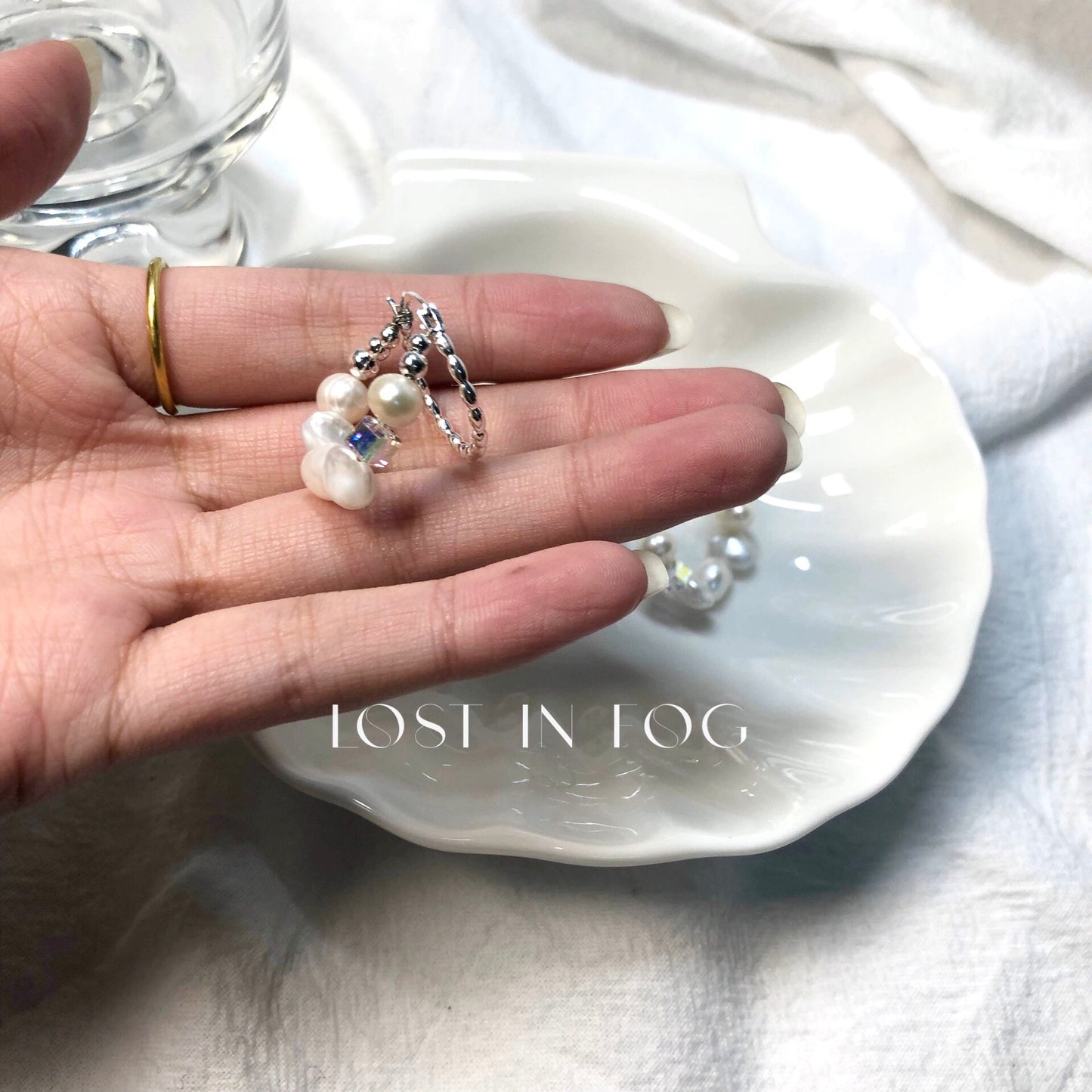 Lost in fog Swarovski crystal and freshwater pearls sterling silver earrings