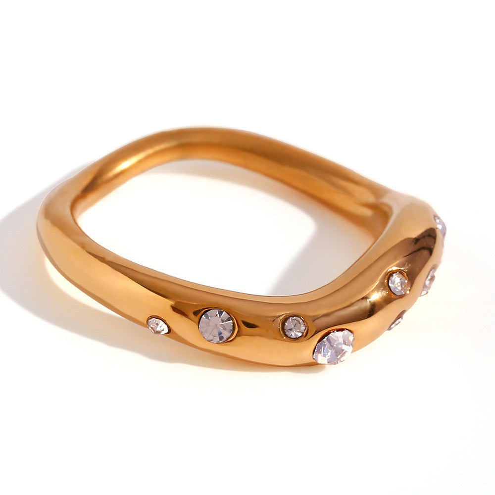 Curve ring