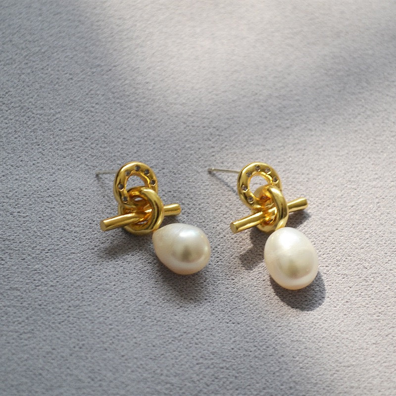 Infinity pearl earrings