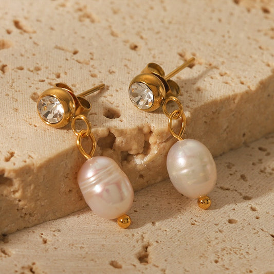 Shinning pearl studs