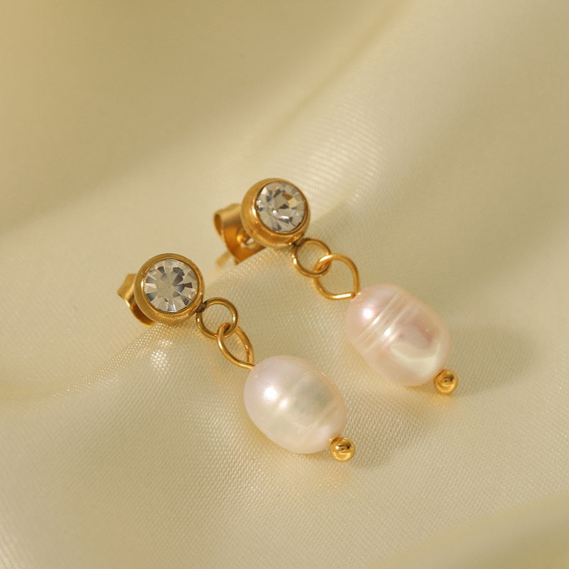 Shinning pearl studs