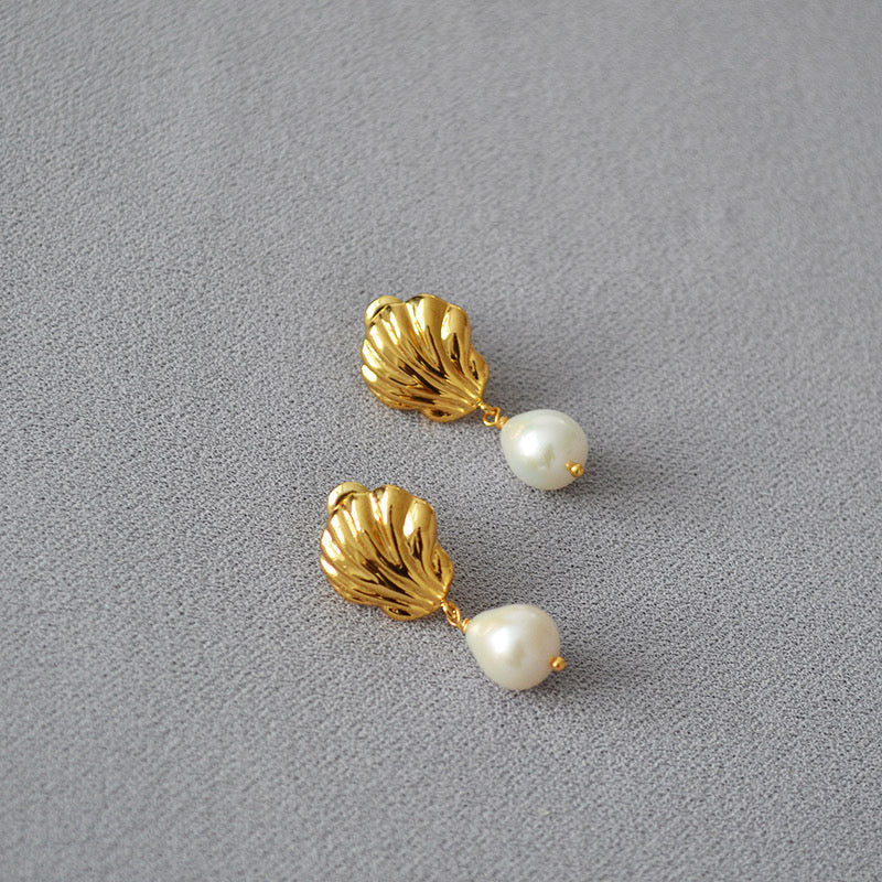 Seashell pearl earrings