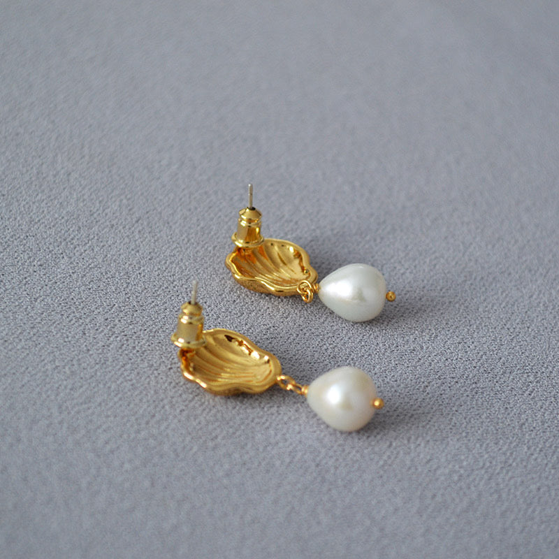 Seashell pearl earrings