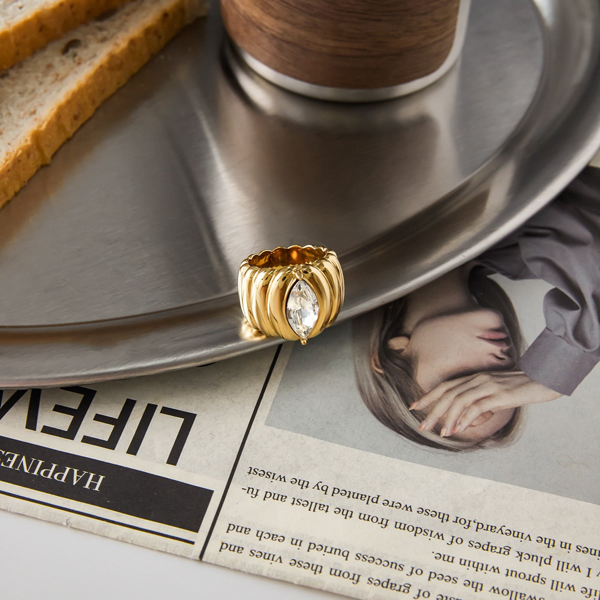 Big eye statement ring