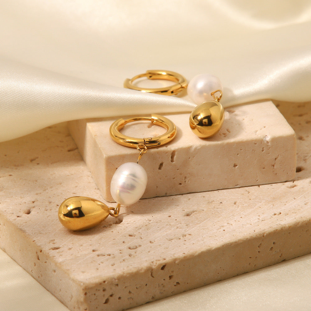 Drop pearl earrings