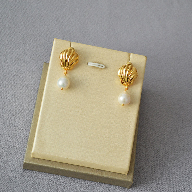 Seashell pearl earrings