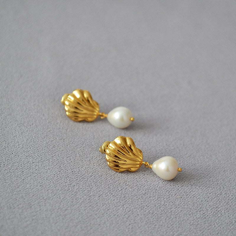 Seashell pearl earrings