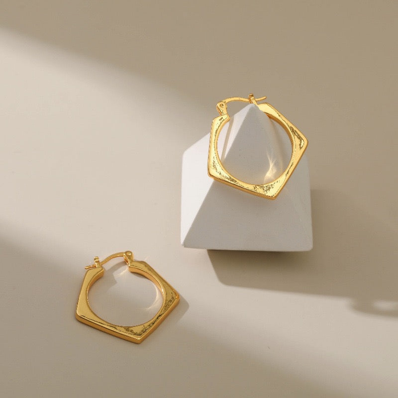 Panta gold plated hoops