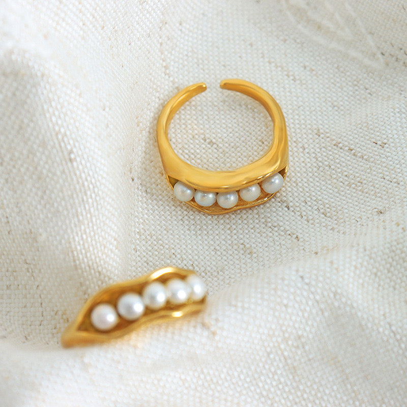 Pearl ribbon rings