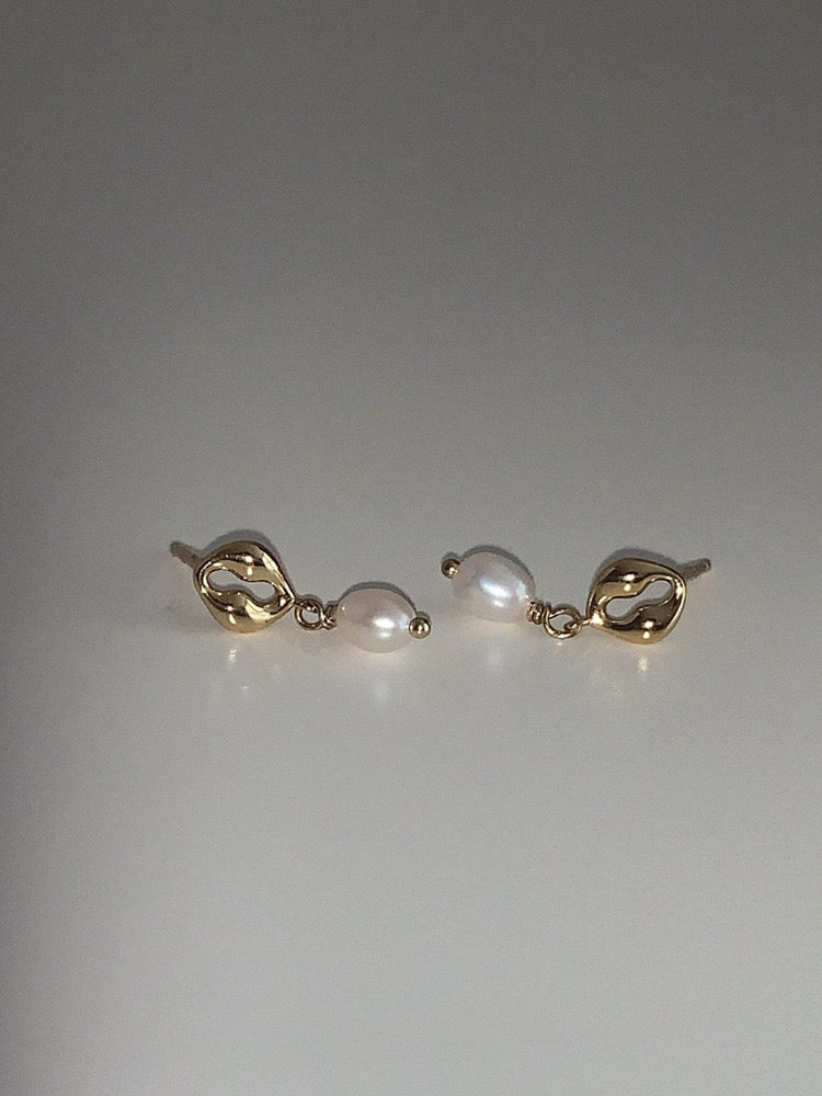 Mini pearls studs