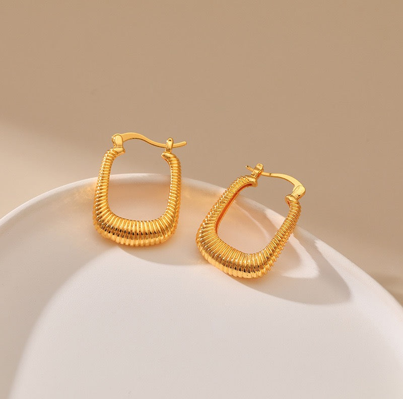 Classic square hoops