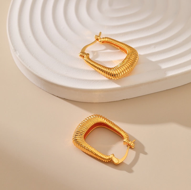 Classic square hoops