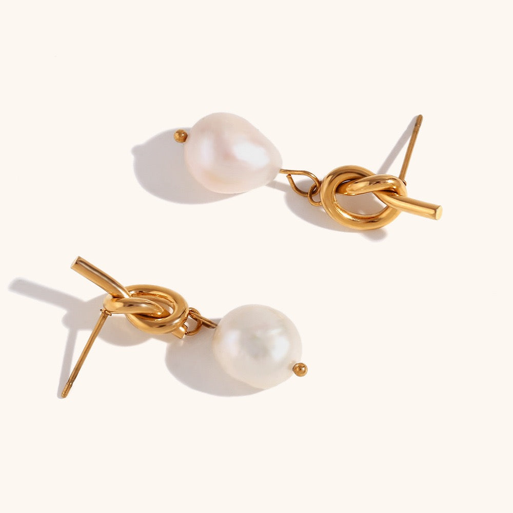 Knots pearl earrings