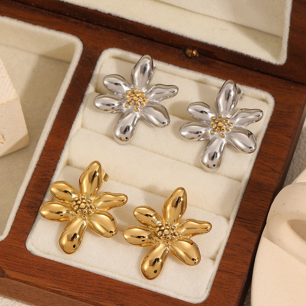 Selina flower earrings