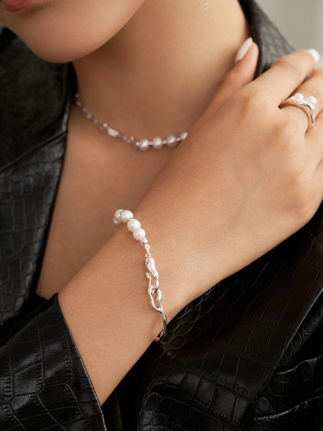 Vyla Bangle pearl bracelet